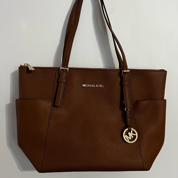 Michael Kors Camel shoulder bag - Picture 1 of 8